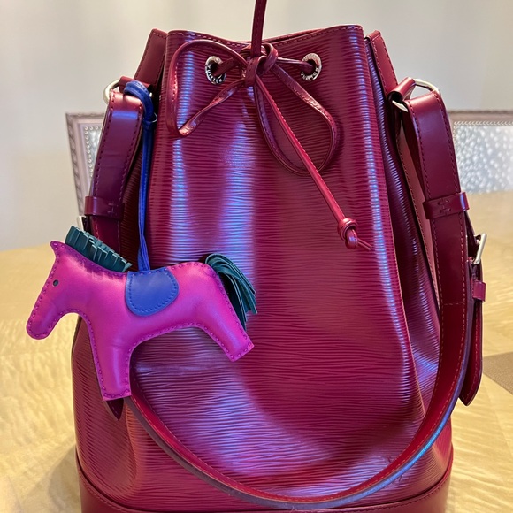 Louis Vuitton Epi Leather Noé MM , 2013 collection- great condition raspberry - Picture 16 of 16